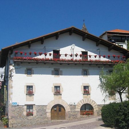 Hostal Ezkurra Екстериор снимка